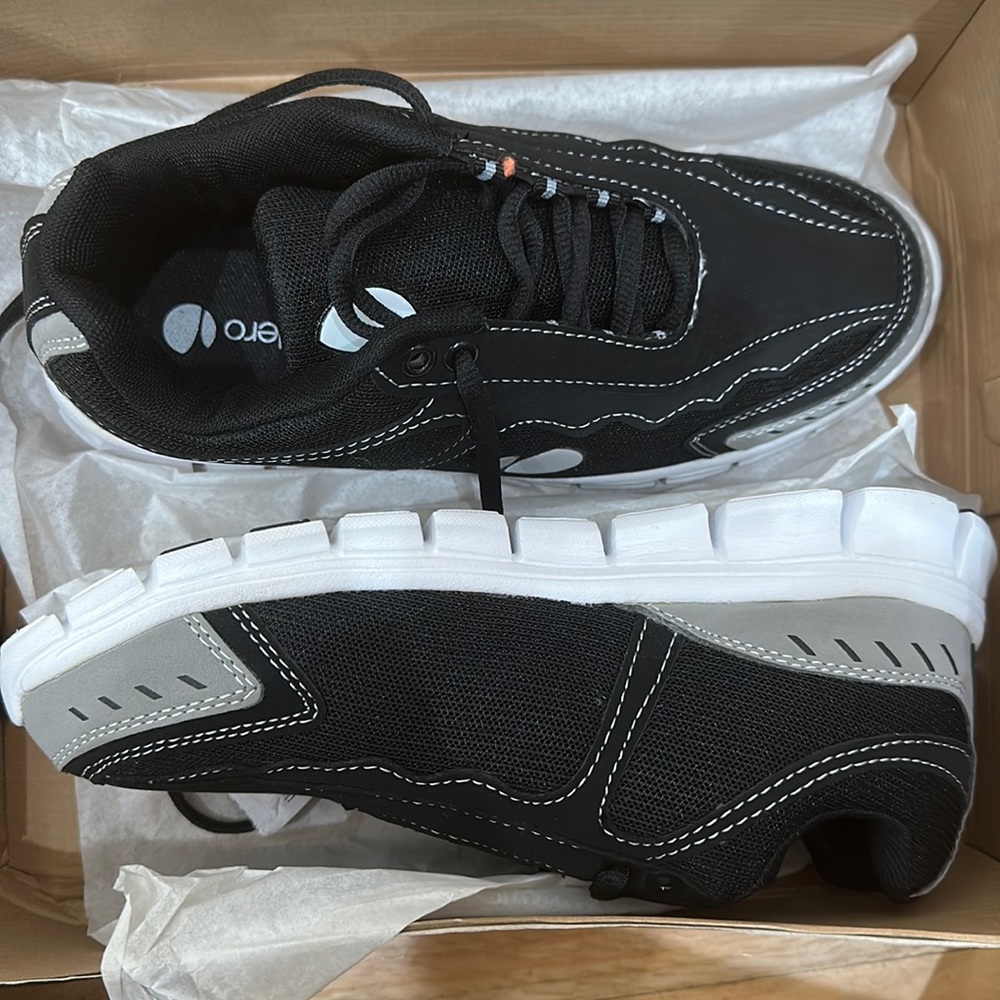 (BRAND NEW) Verdero Turf Athletic Shoes